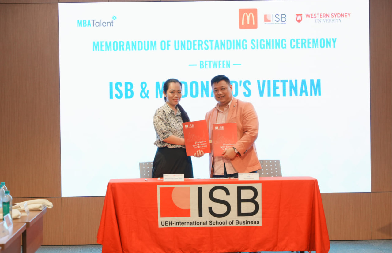 Lễ ký kết hợp tác chiến lược giữa Viện ISB và McDonald's Việt Nam.