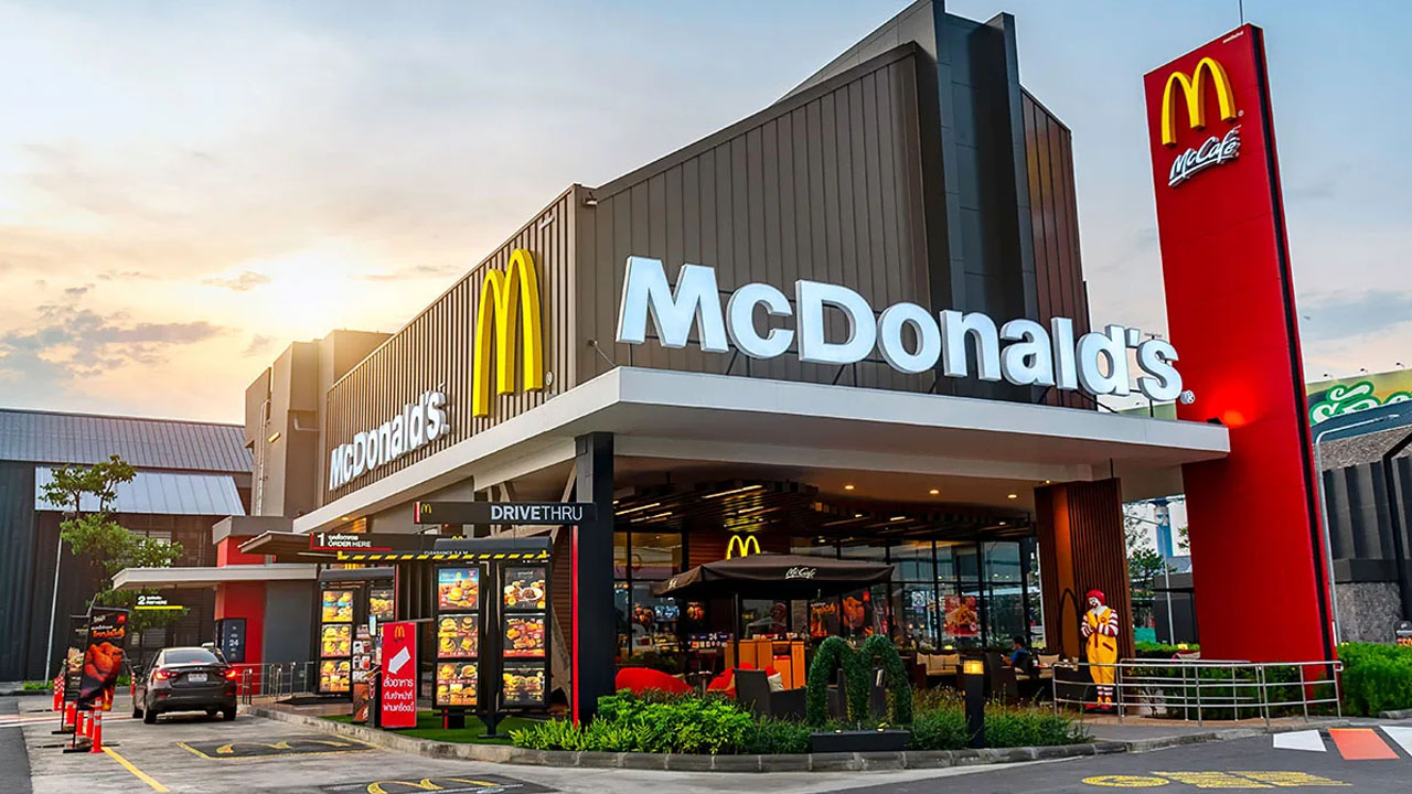 Gần 1 thập kỷ đặt chân đến Việt Nam, hệ thống cửa hàng thức ăn nhanh McDonald’s đã thu về những thành công đáng kể.