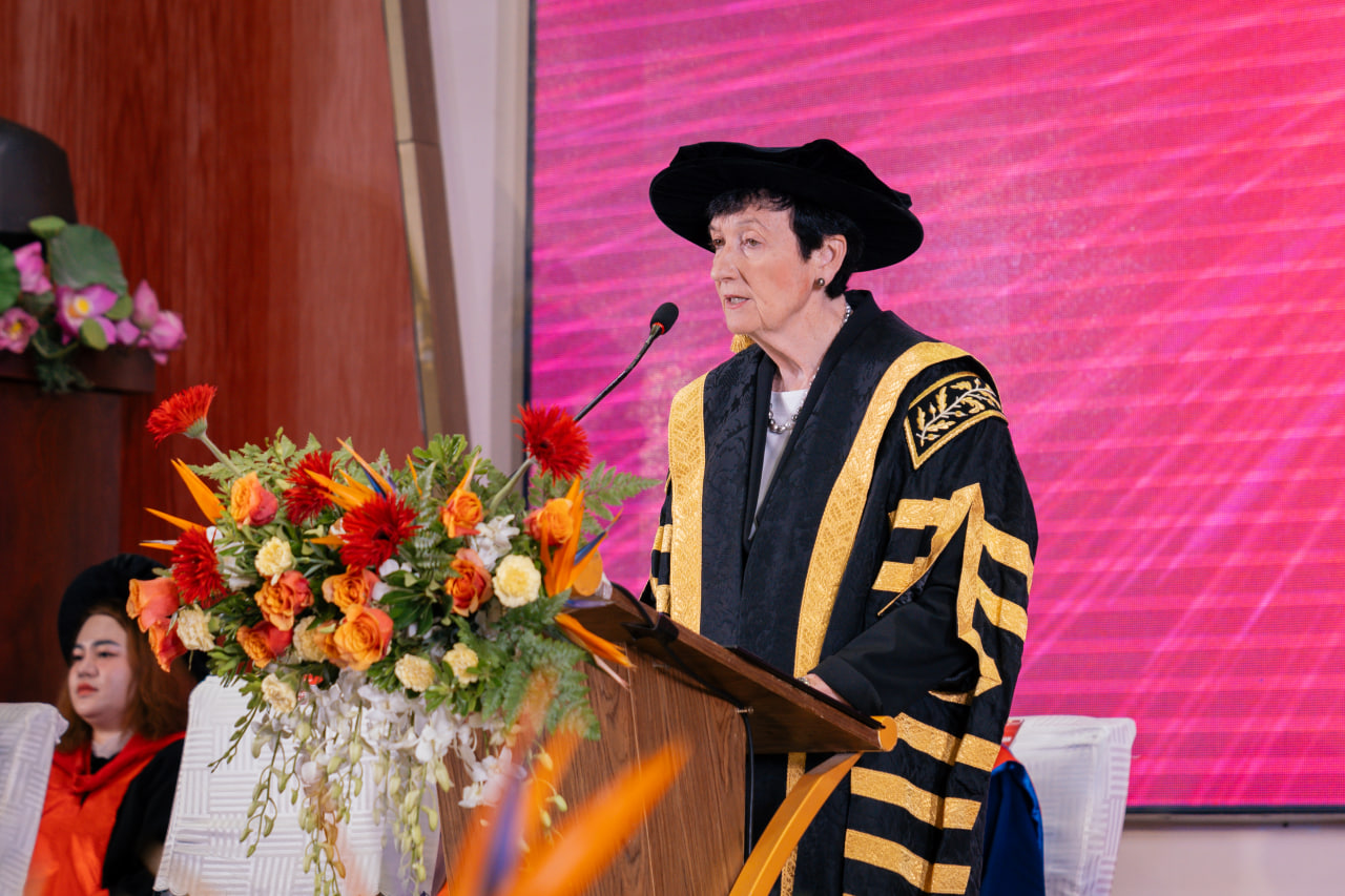 Giáo sư Jennifer Westacott AO, Chủ tịch Hội đồng trường Đại học Western Sydney, phát biểu tại MBA Talent 2022 Graduation Ceremony.